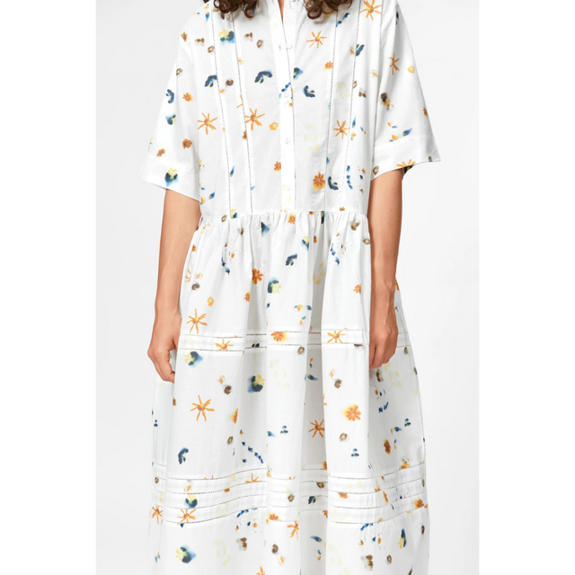 Nué Notes werden sich kleiden