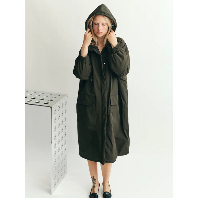 Tree and Horse Garden Demi