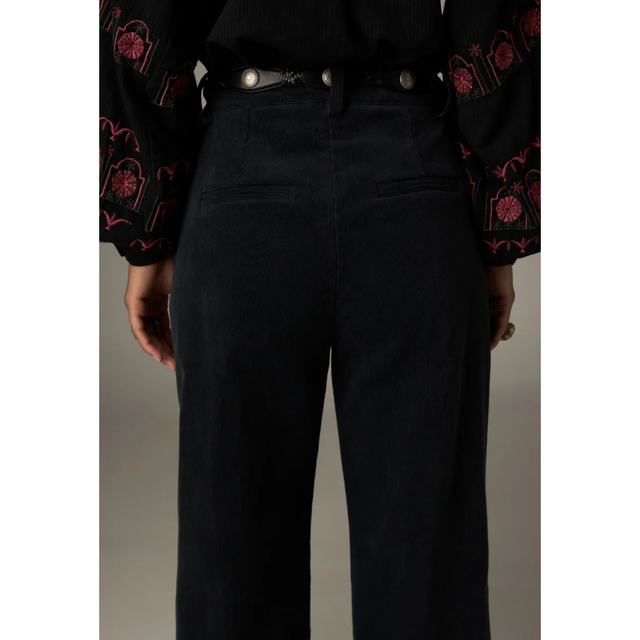 Maison Hotel Ronny Pants
