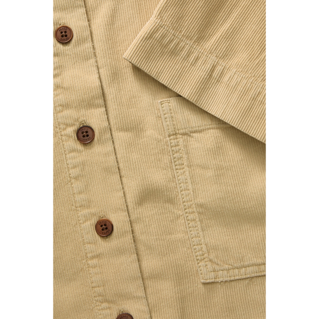 Smuk beige Jin overshirt fra Skall - closeup