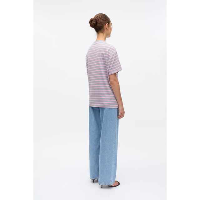 Kulla t-shirt i stribet bonbon farve fra envii - helfigur