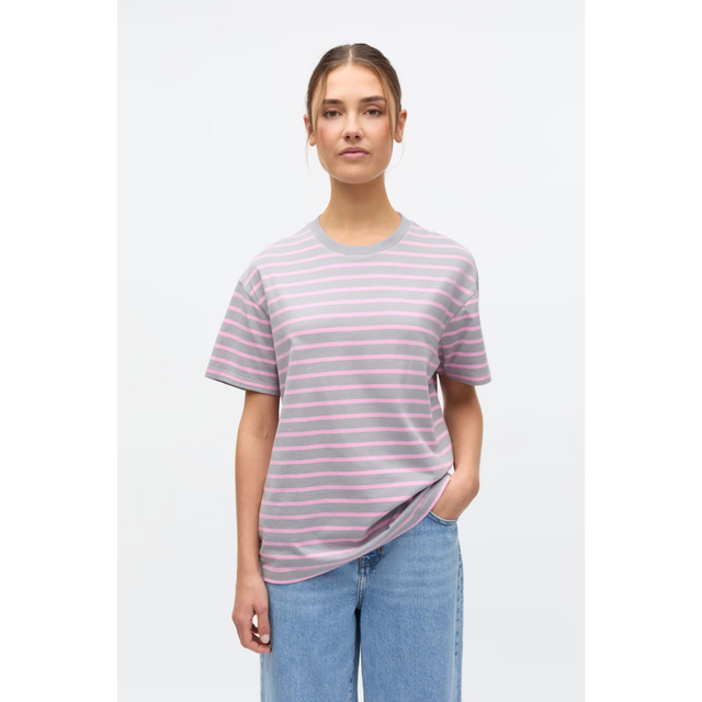 Kulla t-shirt i stribet bonbon farve fra envii - lifestyle