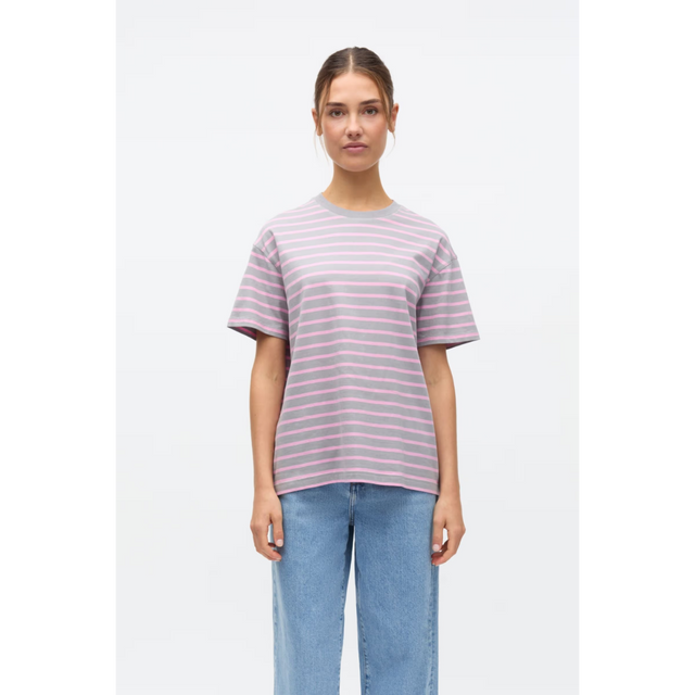 Kulla t-shirt i stribet bonbon farve fra envii - model
