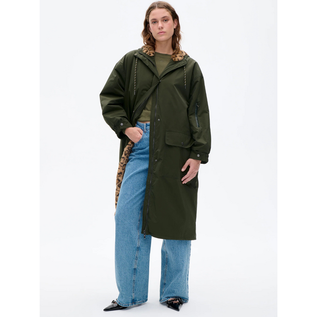 Tree and Horse Garden Demi