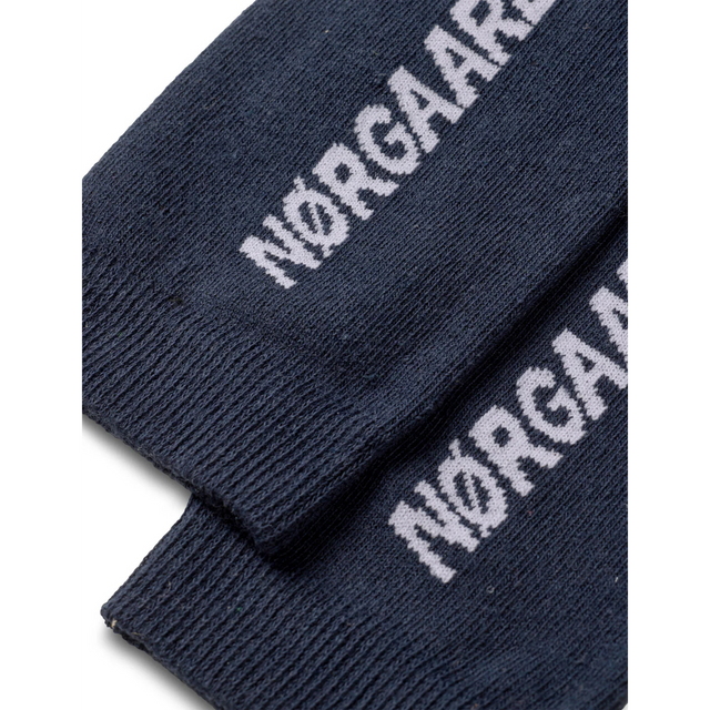 Blå single play strømpe fra Mads Nørgaard, close-up